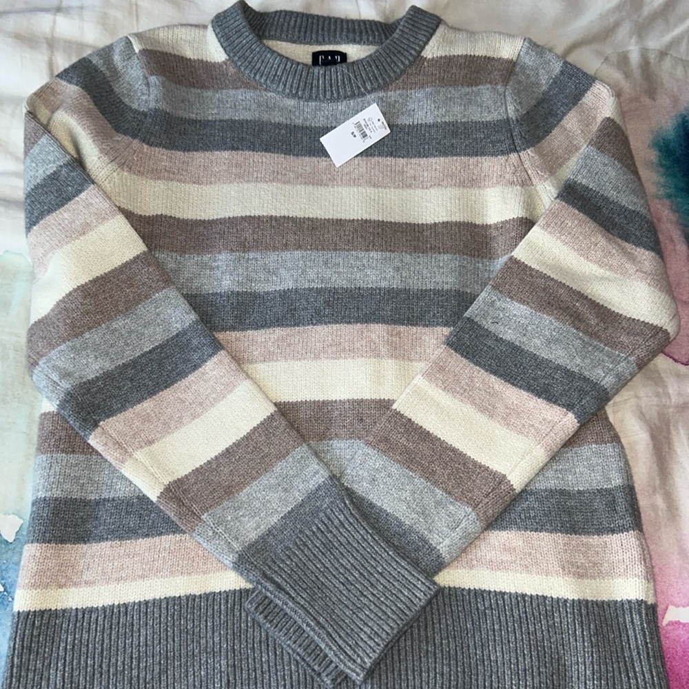*NEW WITH TAGS* GAP Sweater Size small
